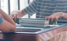 小姐姐打麻将遇到戏精,一场欢乐与智慧的较量