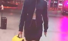 滑步舞机场小姐姐视频,舞动青春风采