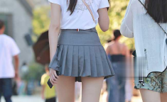 美女短裙,展现女性魅力与时尚态度的穿搭艺术”