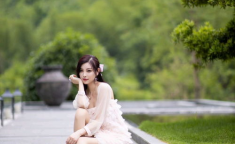 进进出出的小姐姐,进进出出小姐姐的时尚传奇